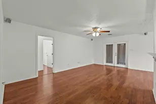 635 Meadowlawn St, La Porte, TX 77571 - Photo 11