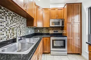 2100 Commonwealth St, Houston, TX 77006 - Photo 11