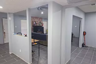 909 Lilac St, La Marque, TX 77568 - Photo 11