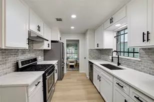 12703 Redfern Dr, Houston, TX 77048 - Photo 7