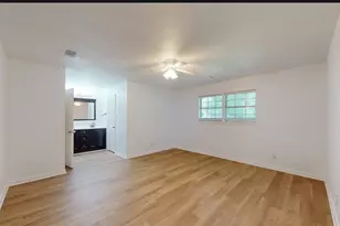 610 Avenue C, Alvin, TX 77511 - Photo 13