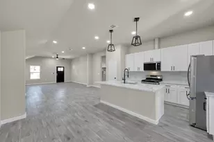 106 Harbor Ct Dr, Conroe, TX 77356 - Photo 13