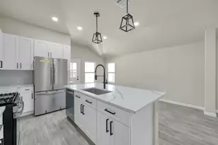 106 Harbor Ct Dr, Conroe, TX 77356 - Photo 9