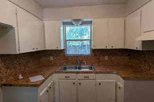215 Blackshear St, Tomball, TX 77375 - Photo 5