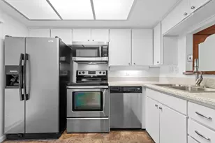 9668 Westview Dr, Houston, TX 77055 - Photo 9