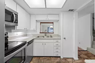 9668 Westview Dr, Houston, TX 77055 - Photo 13