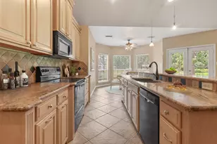 11692 Clark Ln, Conroe, TX 77385 - Photo 5