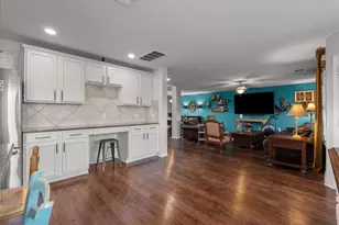 356 Century Oaks Ln, Hitchcock, TX 77568 - Photo 15