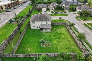 356 Century Oaks Ln, La Marque, TX 77568 - Photo 3