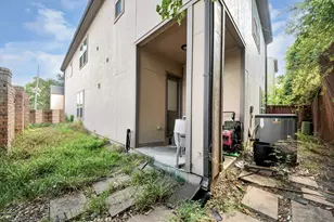 11045 Upland Forest Dr, Houston, TX 77043 - Photo 31