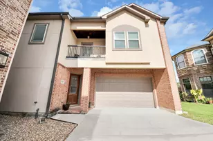 11045 Upland Forest Dr, Houston, TX 77043 - Photo 1