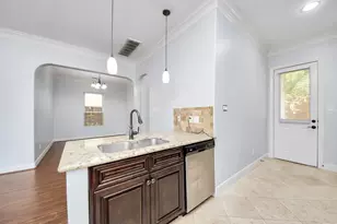 11045 Upland Forest Dr, Houston, TX 77043 - Photo 7