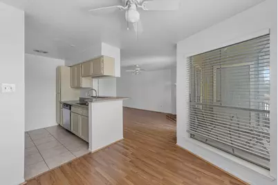 18800 Egret Bay Boulevard #804, Webster, TX 77058 - Photo 9