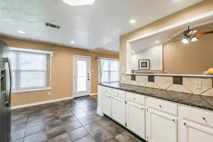 2002 Edinburg Ave, League City, TX 77573 - Photo 17