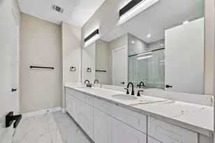 1425 E 31st St, Houston, TX 77022 - Photo 9