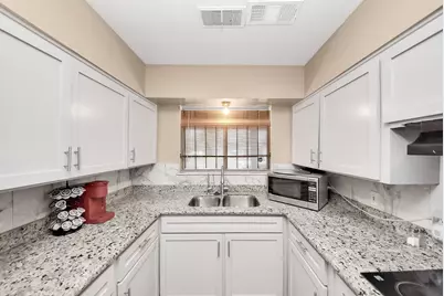 5846 Hirondel Street, Houston, TX 77033 - Photo 9