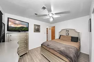 5846 Hirondel St, Houston, TX 77033 - Photo 21