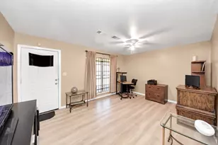 5846 Hirondel St, Houston, TX 77033 - Photo 7