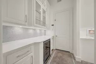 15 Player Green Pl, The Woodlands, TX 77382 - Photo 9