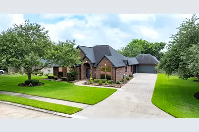 105 Indian Paintbrush, Lake Jackson, TX 77566 - Photo 3