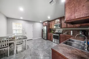 910 Rosewick St, Houston, TX 77015 - Photo 9