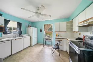 863 Lewis St, Matagorda, TX 77414 - Photo 5