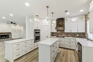 103 Forest Ct, Conroe, TX 77356 - Photo 11