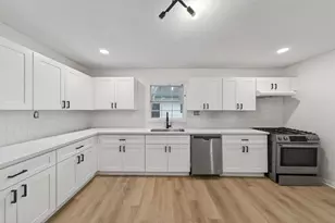 907 S 3rd St, La Porte, TX 77571 - Photo 31