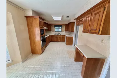 3 S Erik Drive, Angleton, TX 77515 - Photo 9