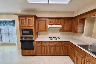 3 S Erik Dr, Angleton, TX 77515 - Photo 11