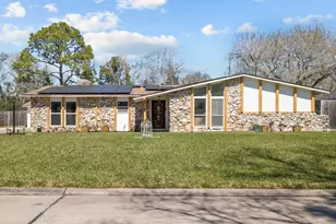 654 N Flamingo Dr, Seabrook, TX 77586 - Photo 1