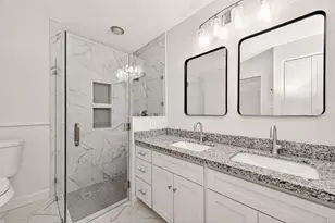 10602 Longmont Dr, Houston, TX 77042 - Photo 21
