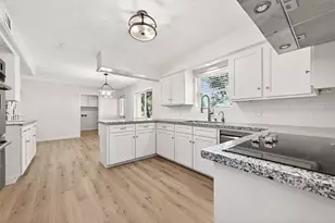 10602 Longmont Dr, Houston, TX 77042 - Photo 13