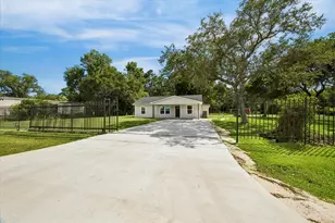 1190 County Rd 146, Alvin, TX 77511 - Photo 3