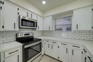 5519 Sheraton Oaks Dr, Houston, TX 77091 - Photo 9