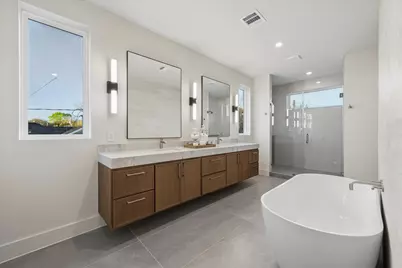 107 E 24th Street, Houston, TX 77008 - Photo 5