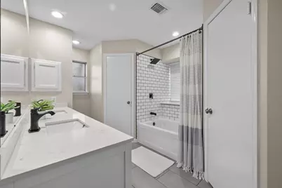 2915 Bentley Court, Pearland, TX 77584 - Photo 3