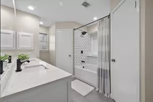 2915 Bentley Ct, Pearland, TX 77584 - Photo 3