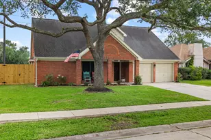 2915 Bentley Ct, Pearland, TX 77584 - Photo 5