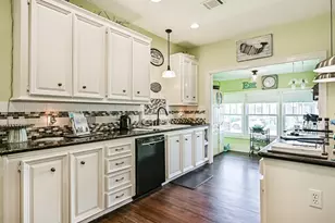 3927 Bernardo De Galvez Ave, Galveston, TX 77550 - Photo 29