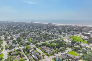 3927 Bernardo De Galvez Ave, Galveston, TX 77550 - Photo 5