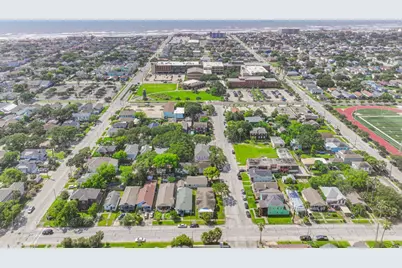 3927 Bernardo De Galvez Avenue, Galveston, TX 77550 - Photo 3