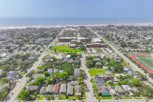 3927 Bernardo De Galvez Ave, Galveston, TX 77550 - Photo 3