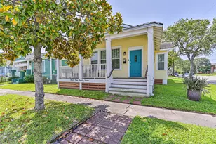 3927 Bernardo De Galvez Ave, Galveston, TX 77550 - Photo 1