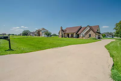302 Mayad Boulevard, Rosharon, TX 77583 - Photo 1