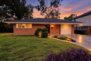 7905 Turquoise Ln, Houston, TX 77055 - Photo 1