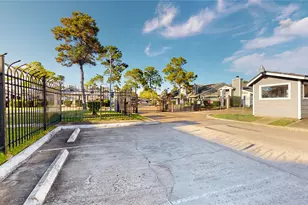 12250 Coppertree Ln, Houston, TX 77035 - Photo 21