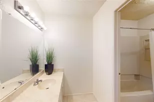 12250 Coppertree Ln, Houston, TX 77035 - Photo 7