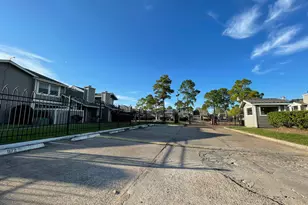 12250 Coppertree Ln, Houston, TX 77035 - Photo 15