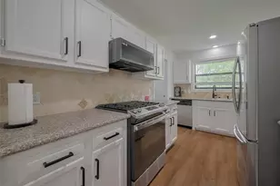 8057 Ridgeview Dr, Houston, TX 77055 - Photo 17